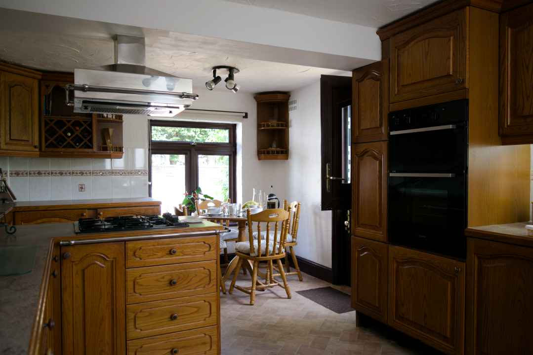 Fully equiped kitchen with breakfast area for four